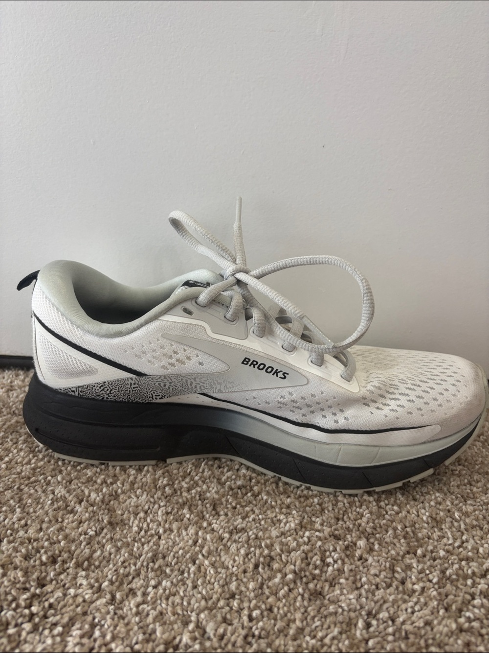 Brooks trace 3 cushion neutral size 7.5 women’s shoes - Picture 12 of 12